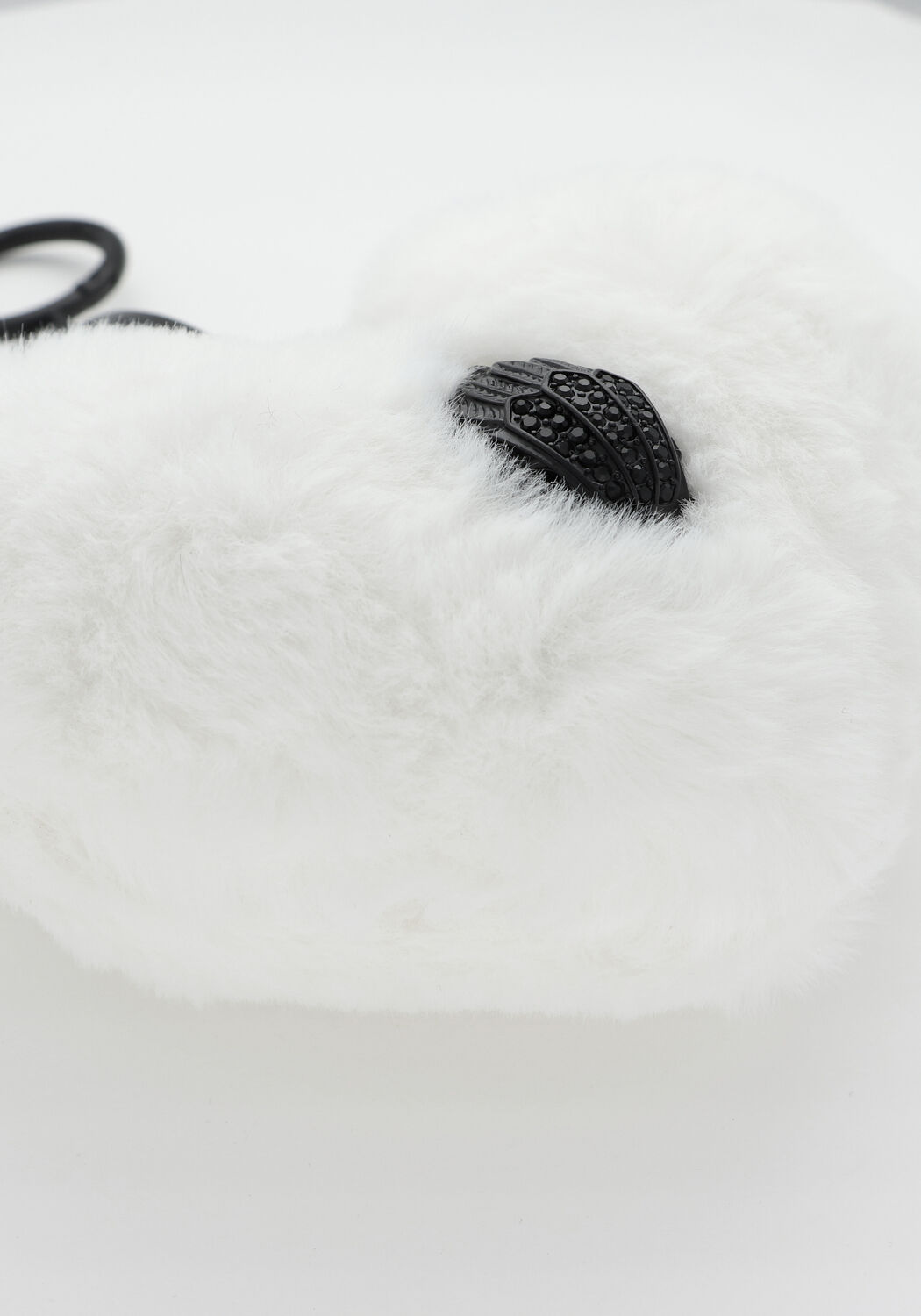 Wei&szlig;e KURT GEIGER LONDON  HEART F FUR CHARM - large