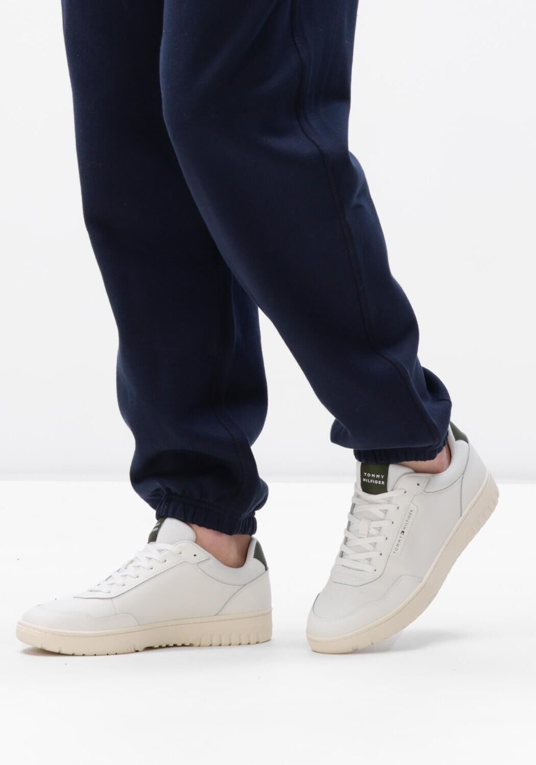 Wei&szlig;e TOMMY HILFIGER Sneaker Low TH BASKET CORE LITE - large