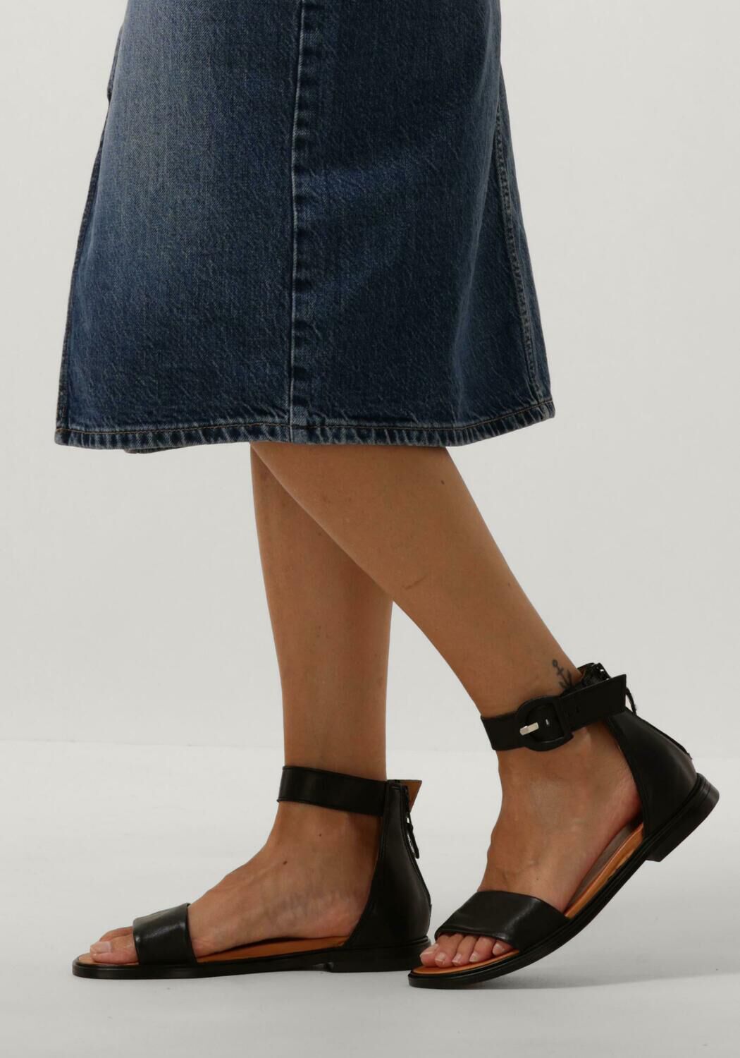 Schwarze AYANA Flache Sandalen M05060 - large