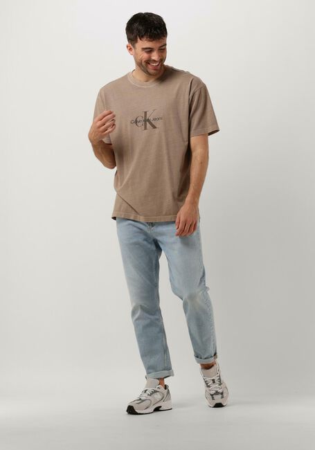 Braune CALVIN KLEIN T-shirt MONOLOGO MINERAL DYE TEE - large