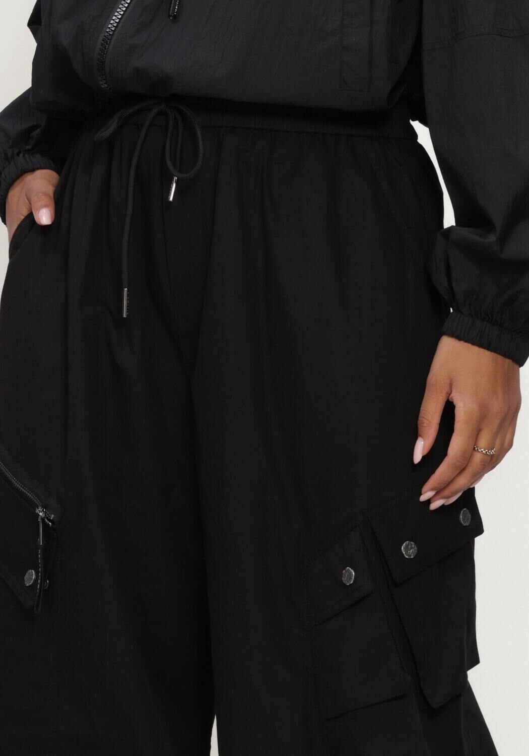 Schwarze HAUTE L'AMITI&Eacute; Cargohosen AIR ZIP TALL PANT - large