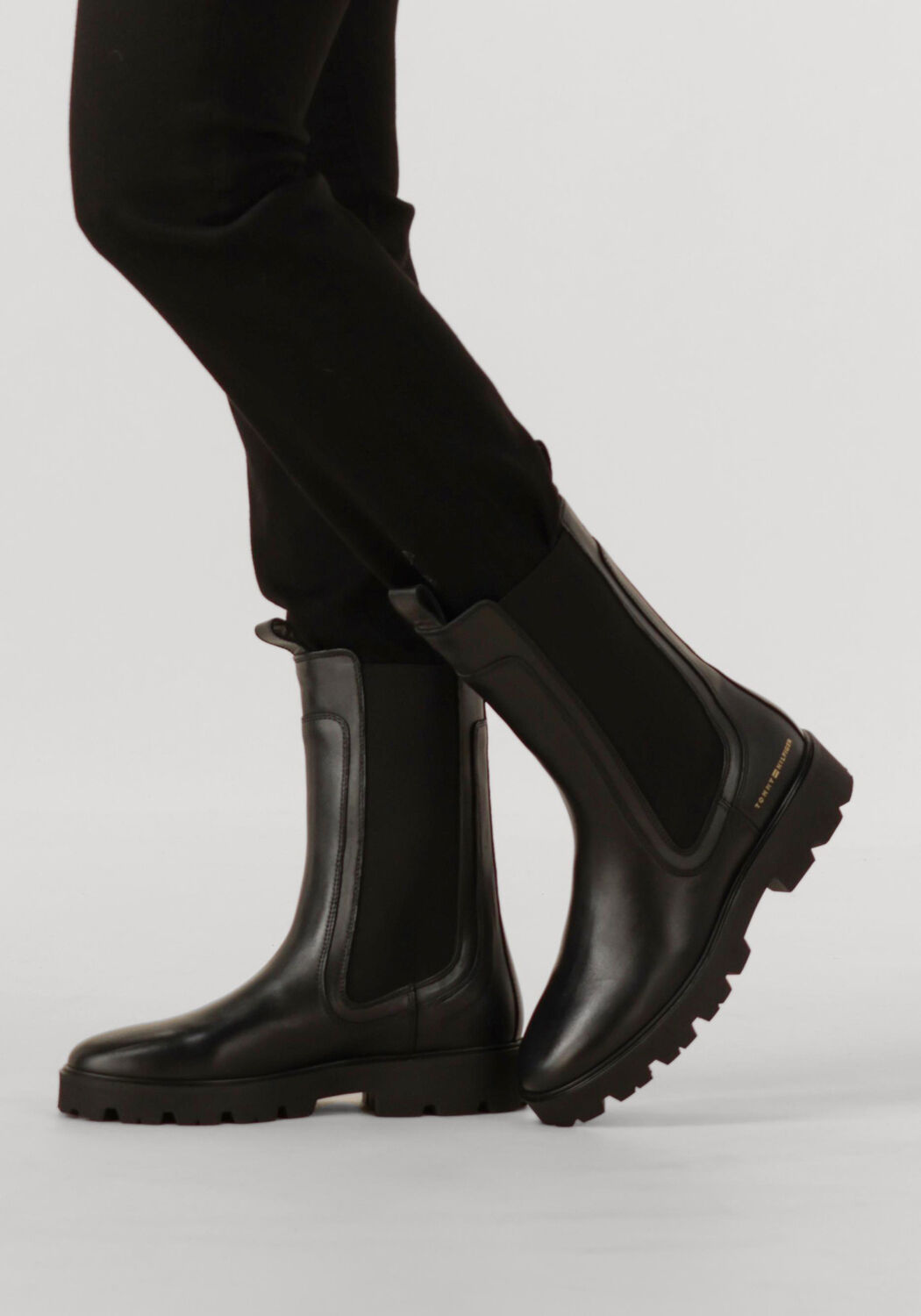Schwarze TOMMY HILFIGER Chelsea Boots TH LTHR MID CHELSEA - large