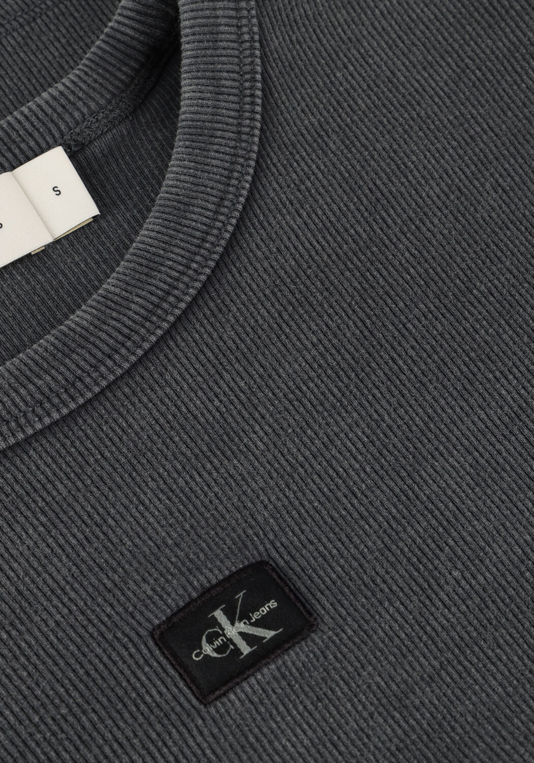 Dunkelgrau CALVIN KLEIN T-shirt WASHED WOVEN LABEL RIB FIT TEE - large