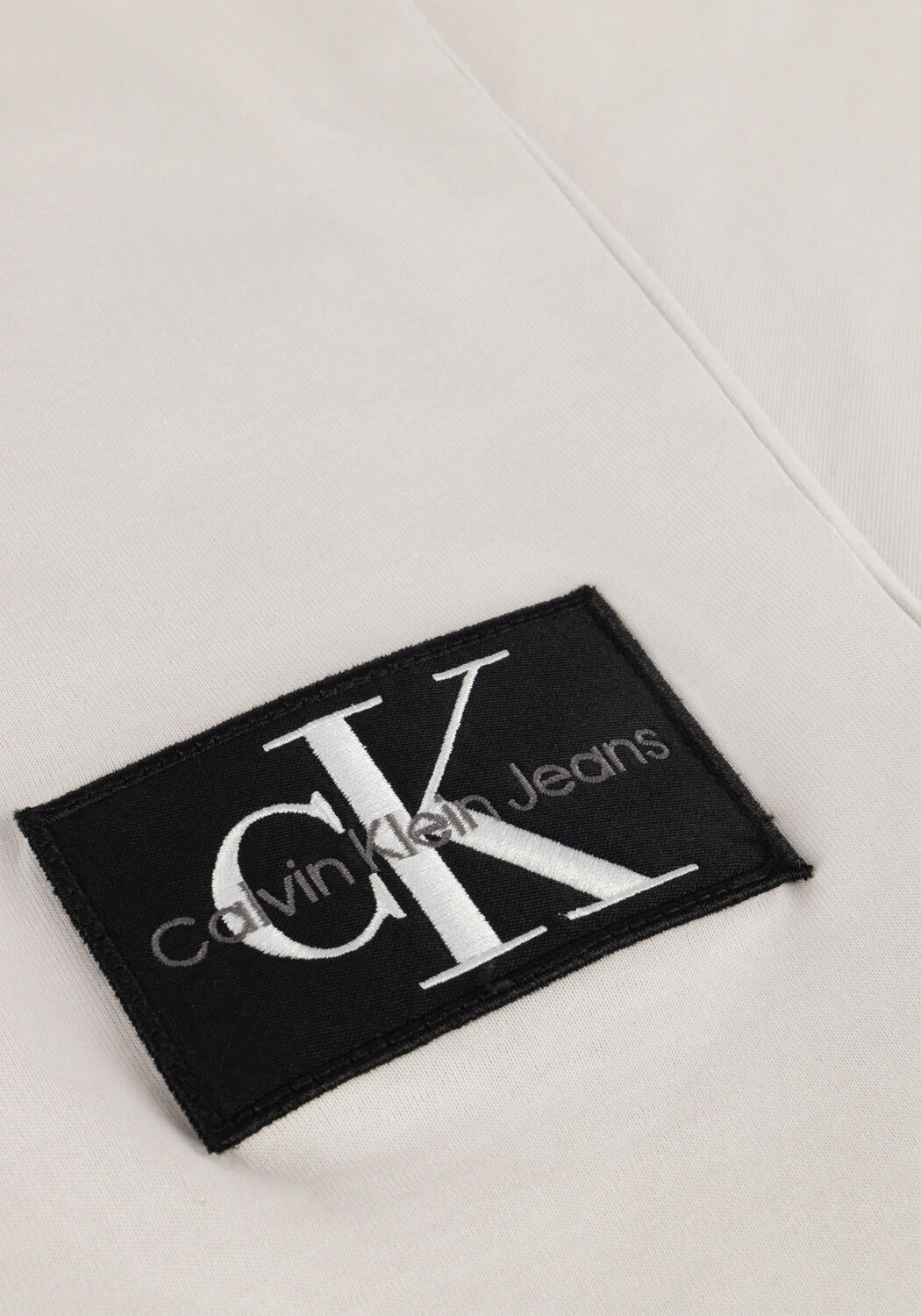 Graue CALVIN KLEIN T-shirt BADGE TURN UP SLEEVE - large