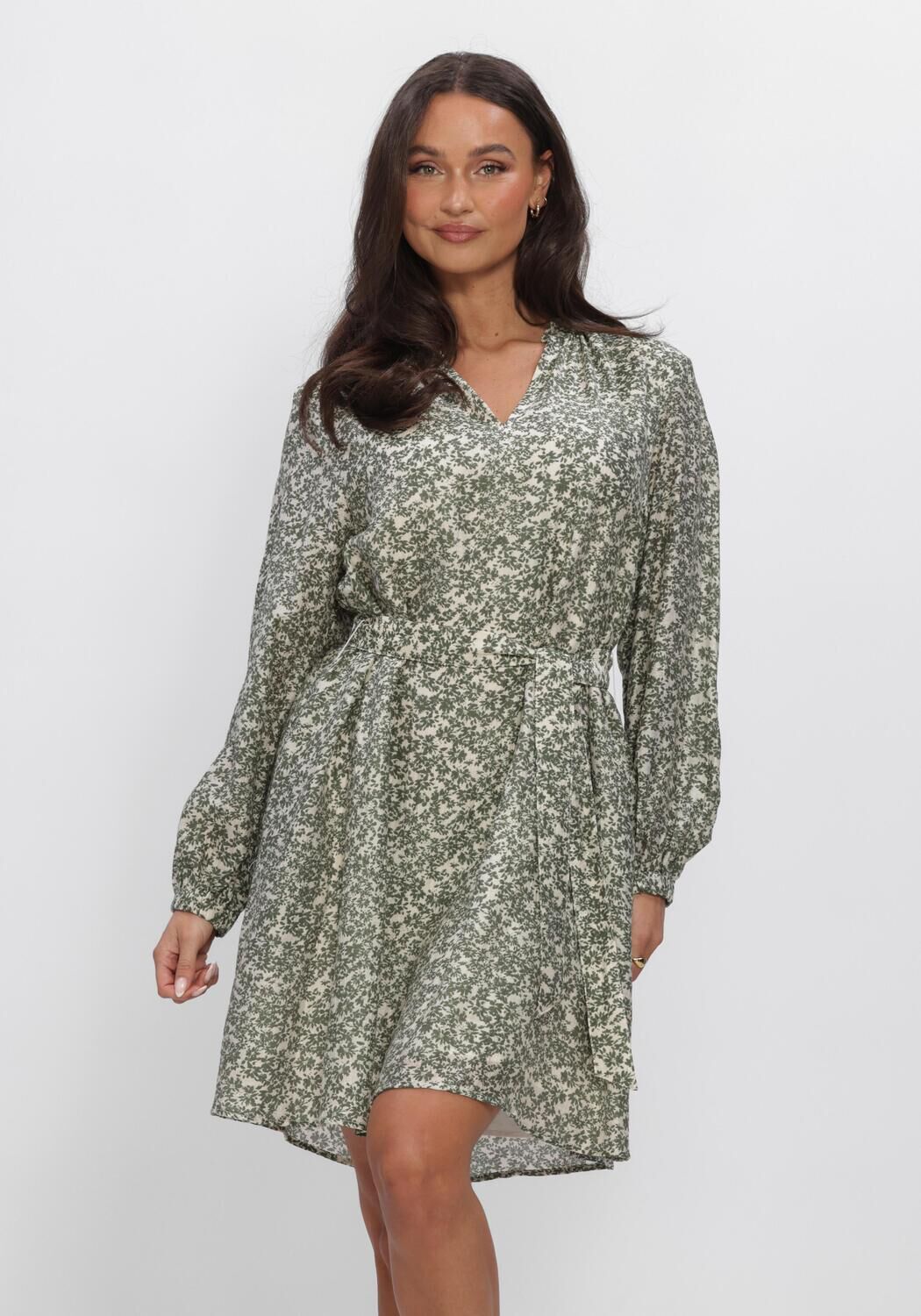 Wei&szlig;e MSCH COPENHAGEN Kleider MSCHSERAPHINA V DRESS AOP - large