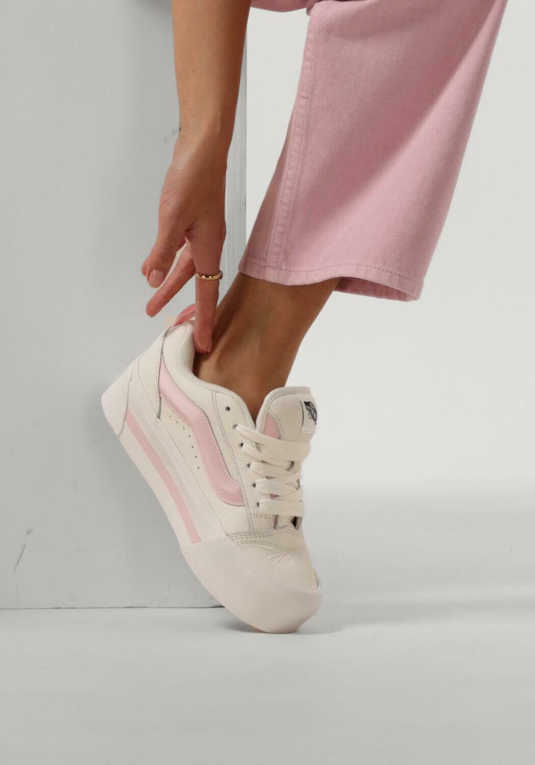 Wei&szlig;e VANS Sneaker Low KNU STACK - large