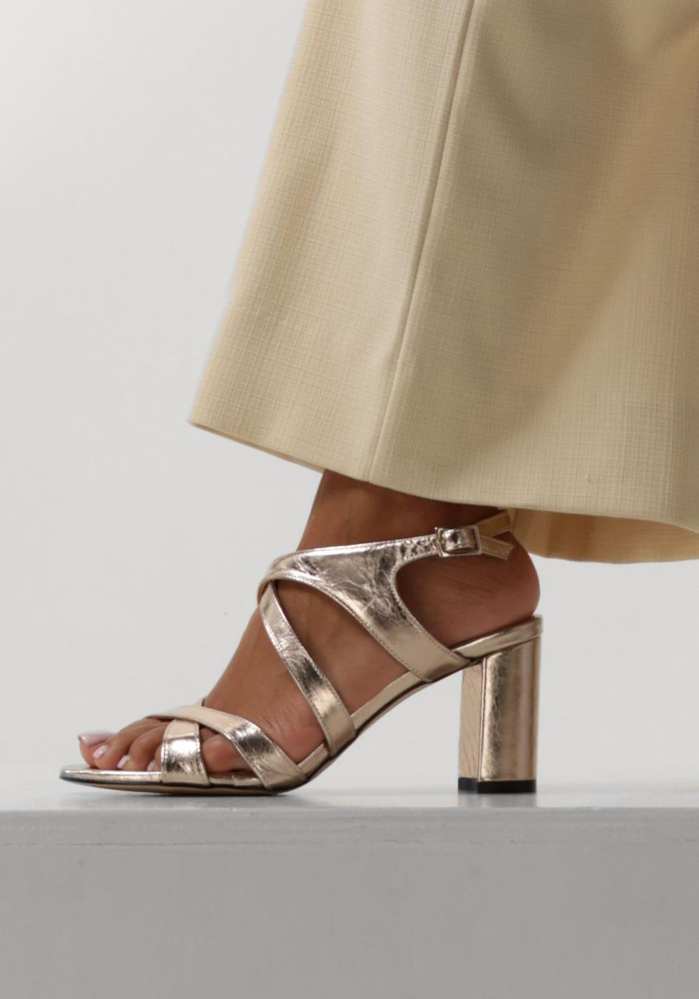 Goldfarbene NOTRE-V Sandaletten mit Absatz 22552 - large