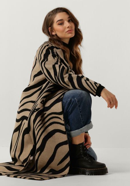 Camelfarbene GOOSECRAFT Mäntel GC LOTTA ZEBRA COAT - large