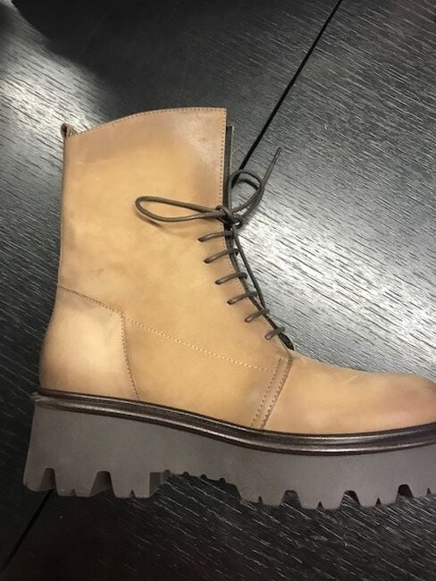 Camelfarbene NOTRE-V Schn&uuml;rboots A48308 SAMPLE - large