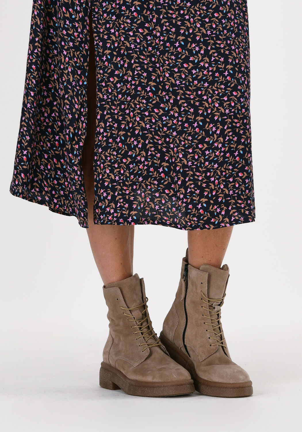 Camelfarbene OMODA Schn&uuml;rboots P21209 - large