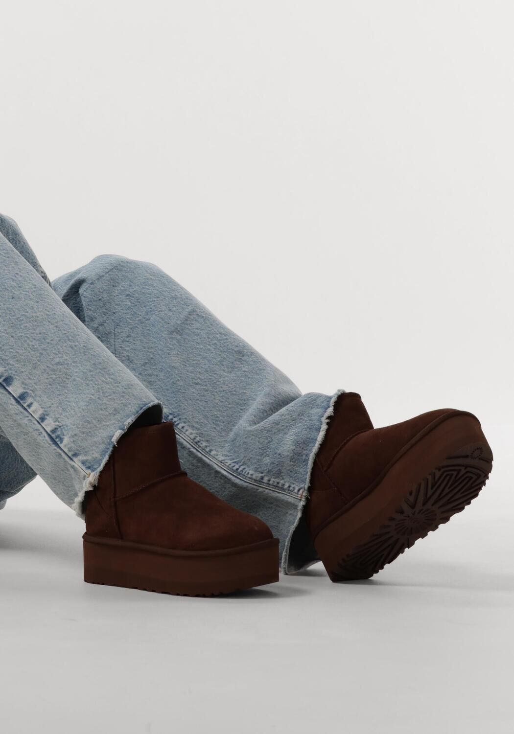 Braune UGG Winterstiefel W CLASSIC MINI PLATFORM - large