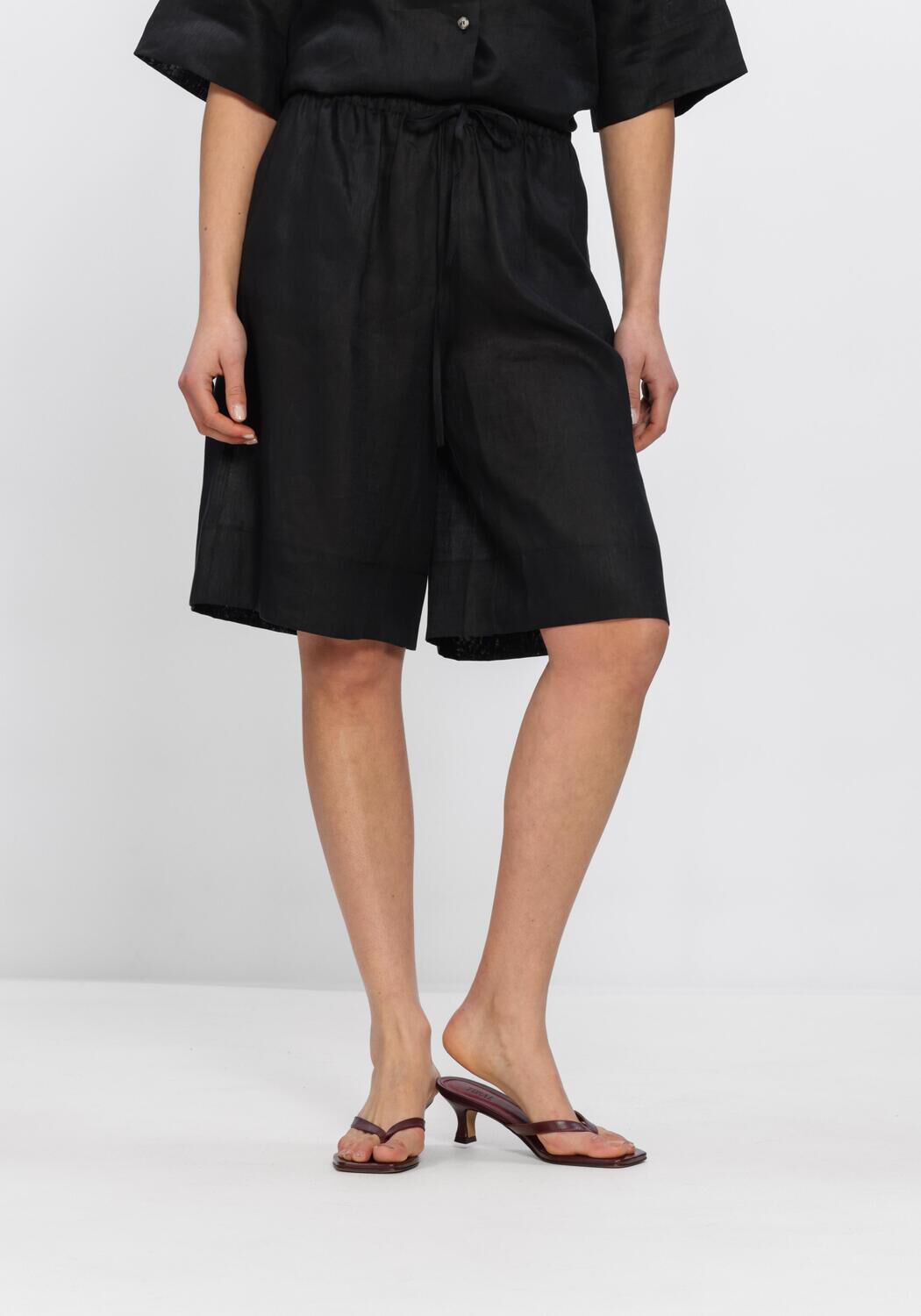 Schwarze GREEK ARCHAIC KORI Kurze Hose S26K-1001079