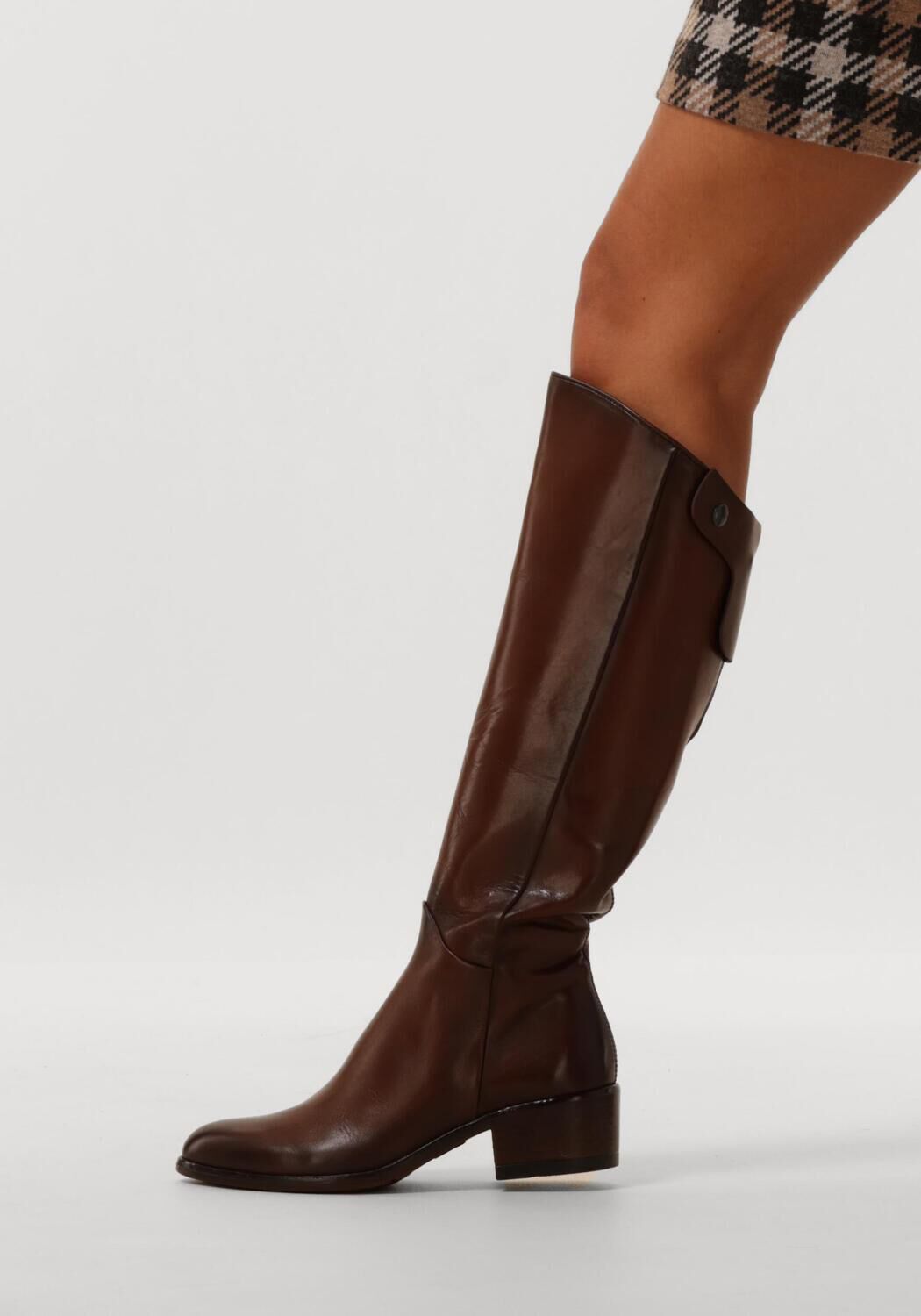 Cognacfarbene OMODA Hohe Stiefel BADIAS - large