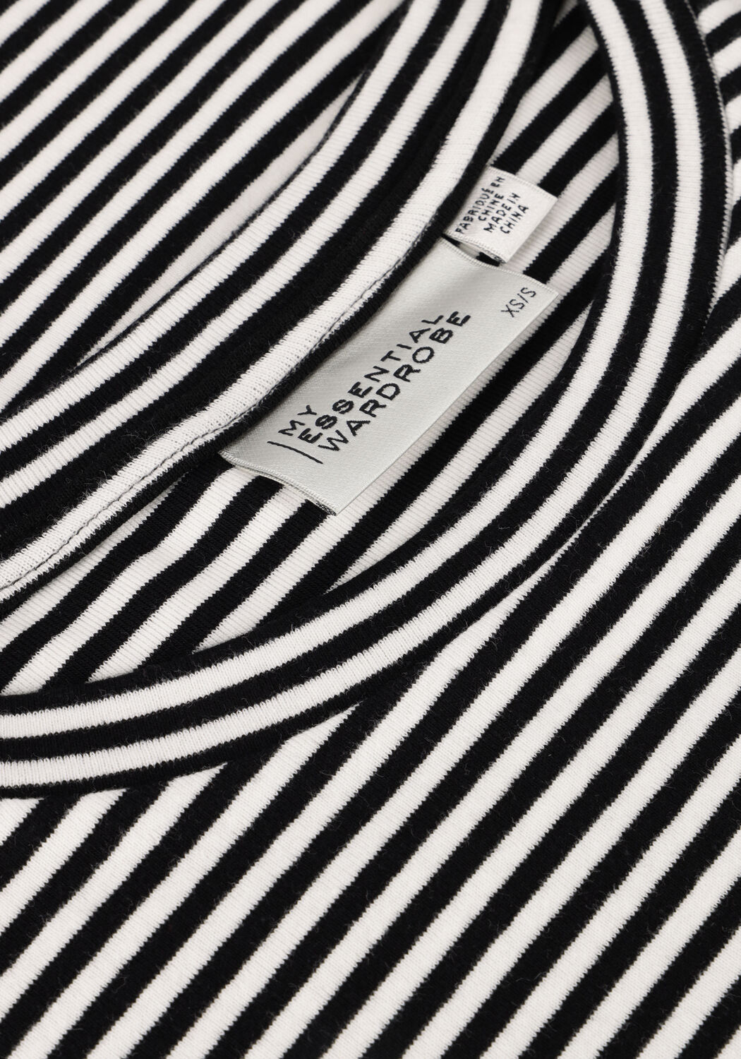 Schwarze MY ESSENTIAL WARDROBE T-shirt DANAMW AMB. TEE - large