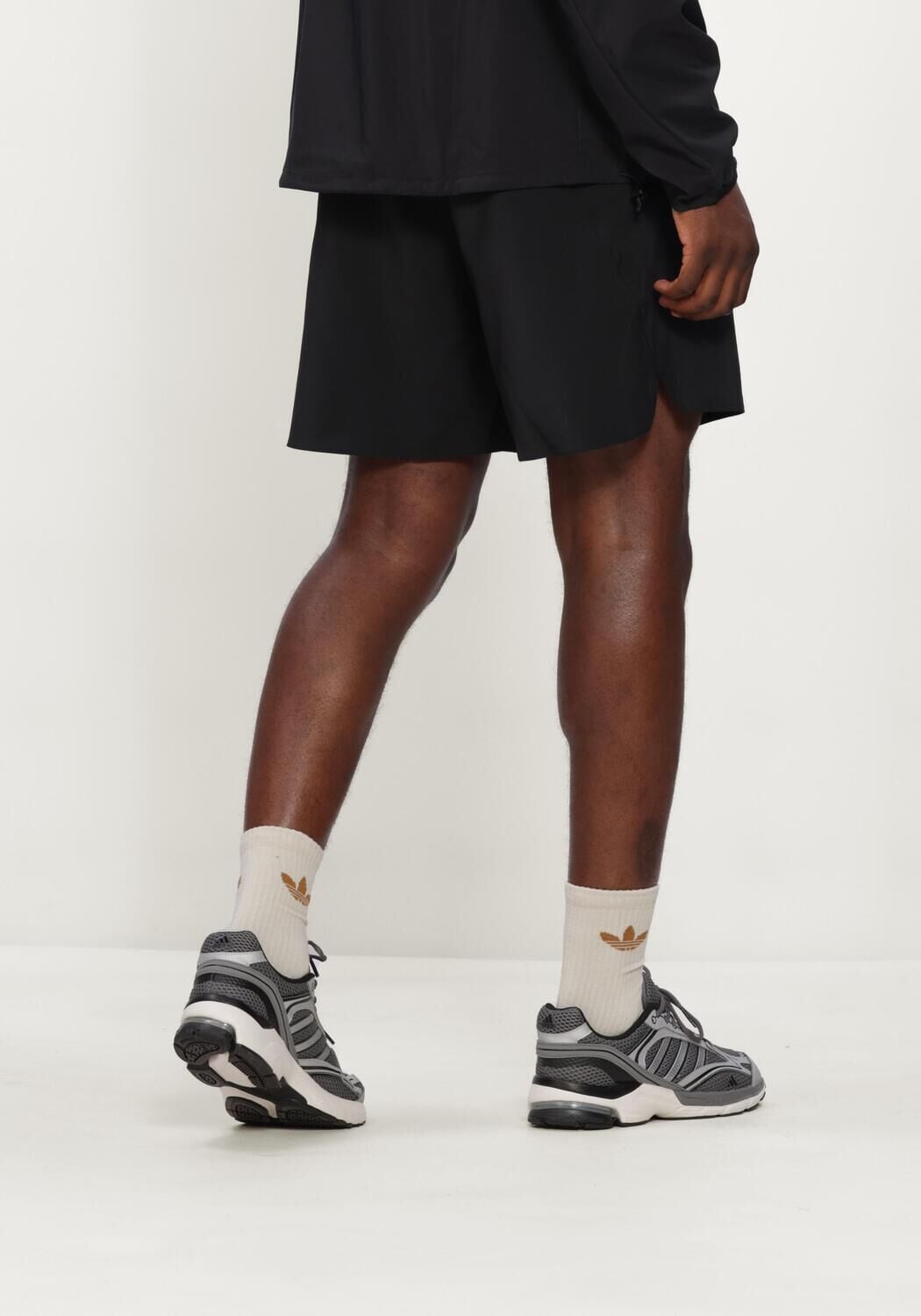 Schwarze ADIDAS Sportshorts RUN ESS SHOR M - large