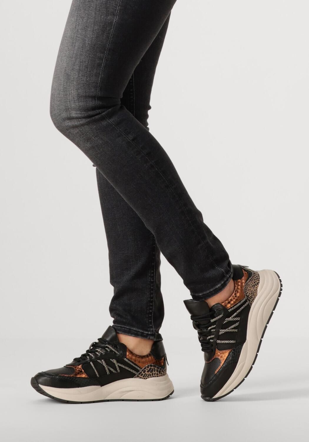 Schwarze OMODA Sneaker Low CHARU - large