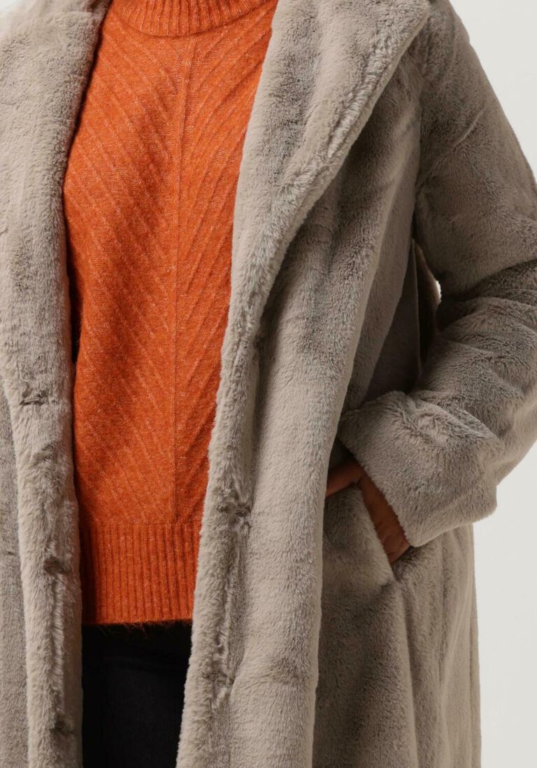 beige goosecraft teddy-jacke casablanca coat