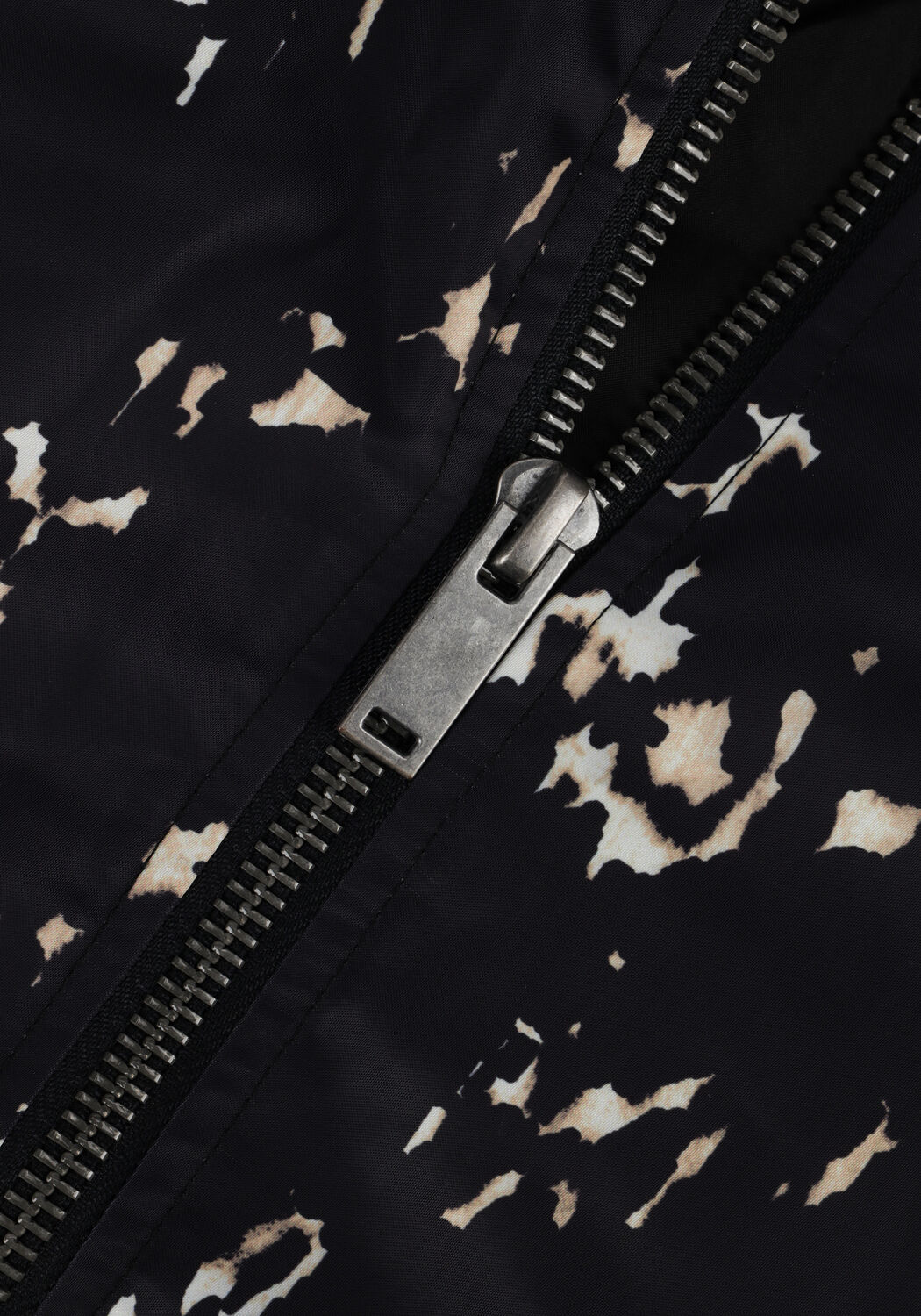 Schwarze ALIX THE LABEL Jack LADIES WOVEN OVERSIZED ANIMAL PADDED BOMBER - large