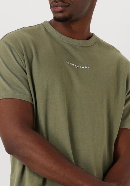 Grüne TOMMY JEANS T-shirt TJM RLX LINEAR LOGO TEE - large