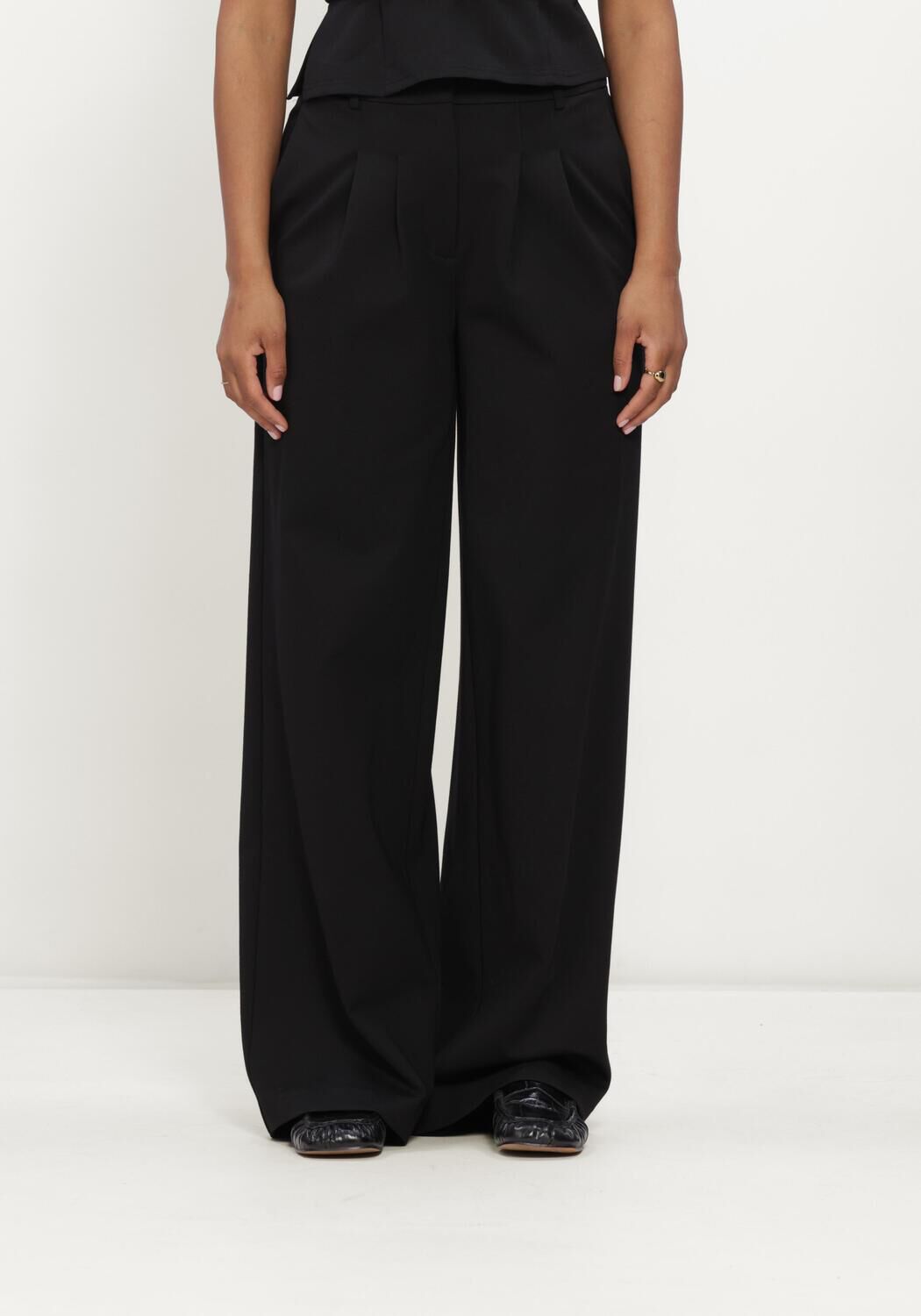 Schwarze MODSTR&Ouml;M Weite Hose DORITMD PANTS - large
