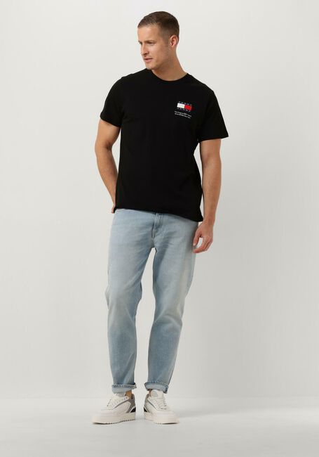 Schwarze TOMMY JEANS T-shirt TJM SLIM ESSENTIAL FLAG TEE - large