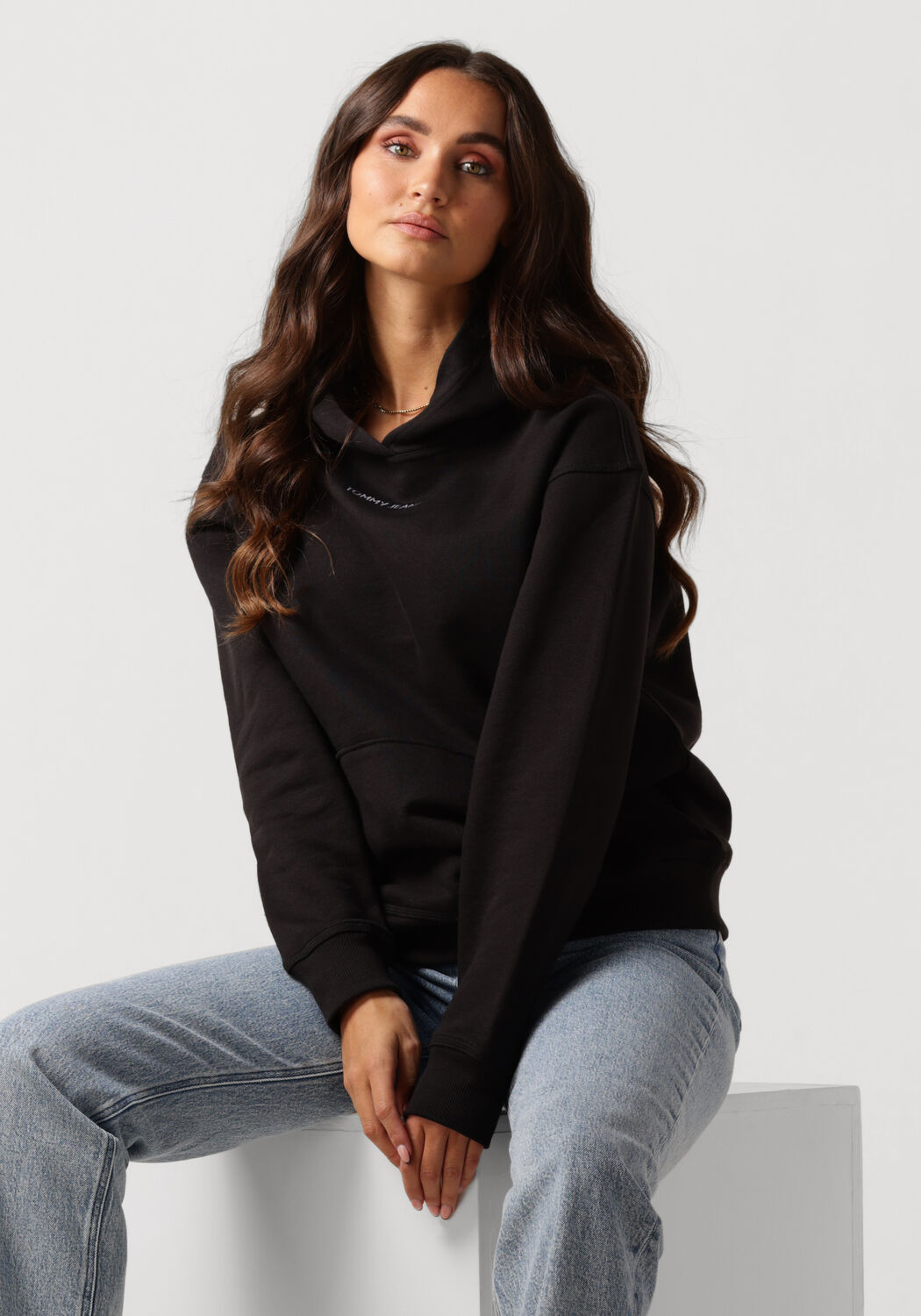 Schwarze TOMMY JEANS Sweatshirt TJW RLX SMALL CLASSIC HOODIE EXT