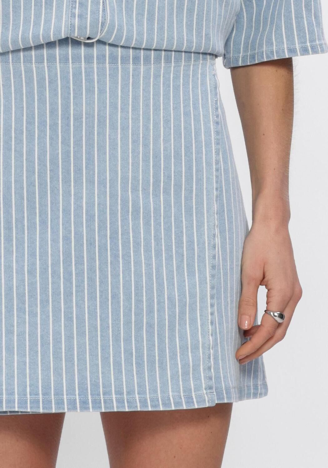 Blaue OBJECT Kurze Hosen OBJSANNI MW SHORT DENIM SKIRT - large