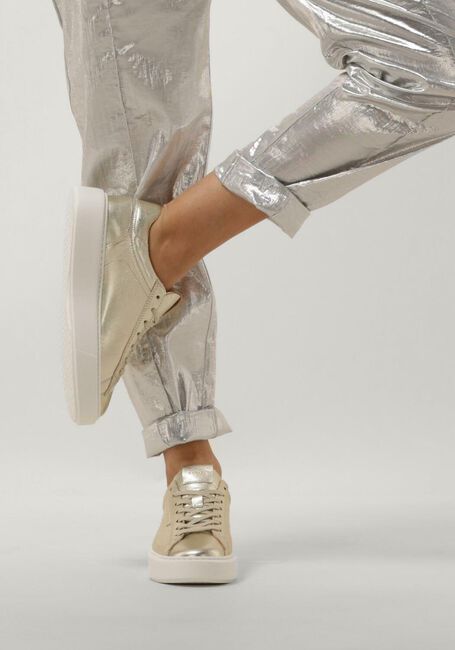 Goldfarbene NUBIKK Sneaker Low VINCE TORA DAMES - large