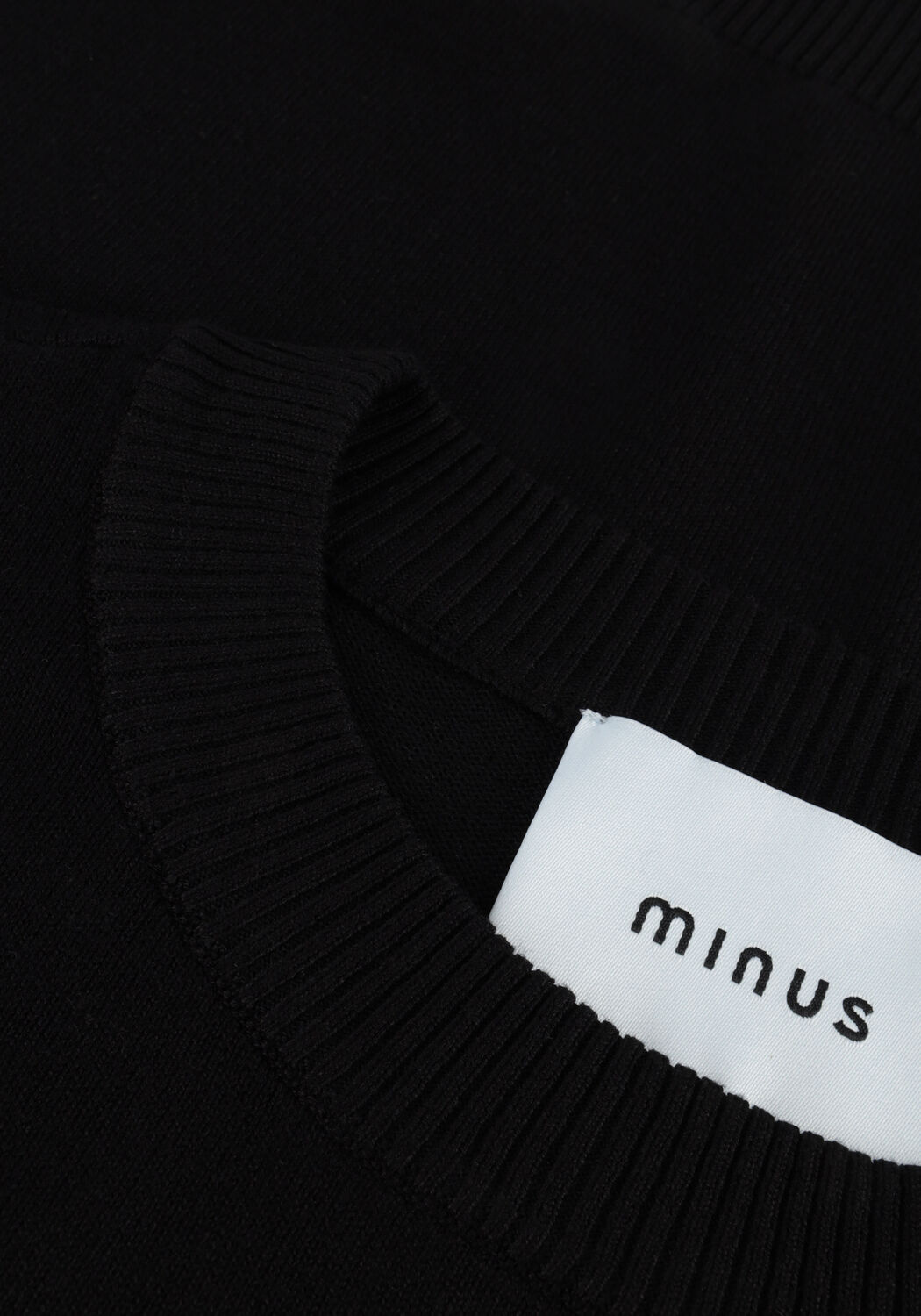 Schwarze MINUS Top MERSIN KNIT TEE - large