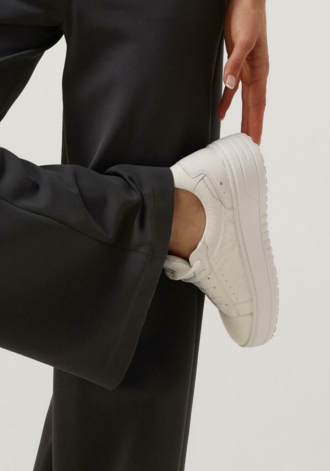 Wei&szlig;e OMODA Sneaker Low ANEMONE - large