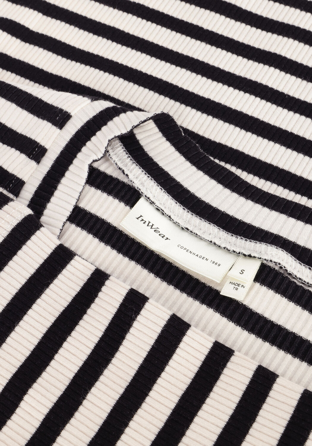 Schwarze INWEAR Top DAGNAIW STRIPED V T-SHIRT - large