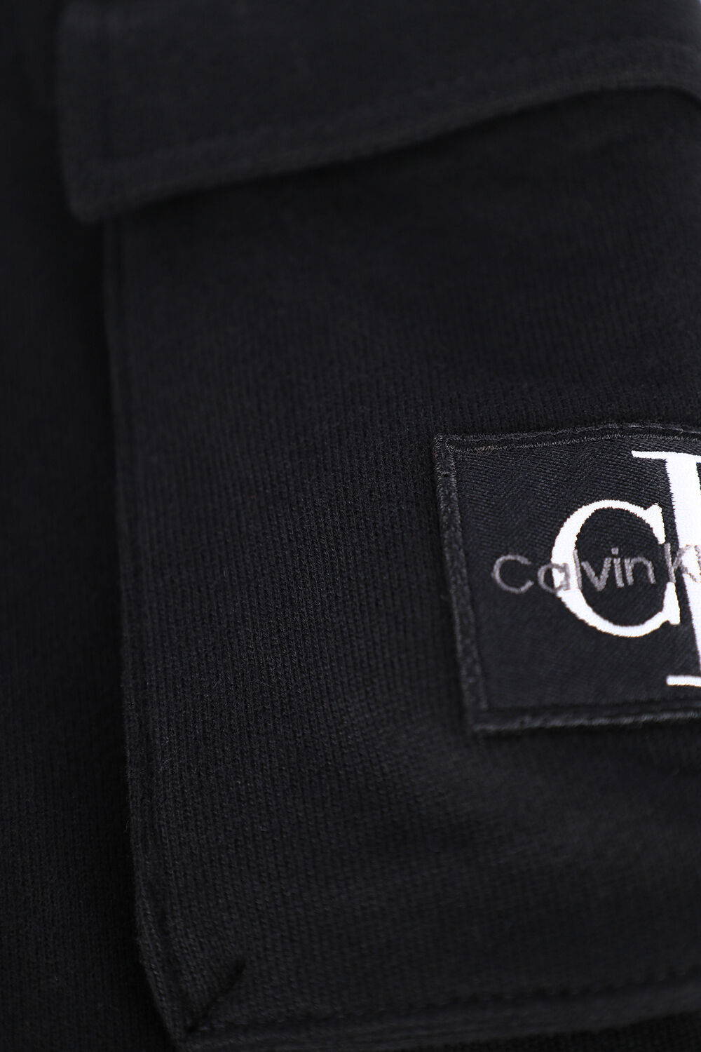 Schwarze CALVIN KLEIN Jogginghose BADGE CARGO SWEATPANTS - large