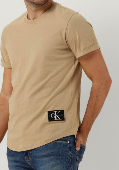 Grüne CALVIN KLEIN T-shirt BADGE TURN UP SLEEVE - large