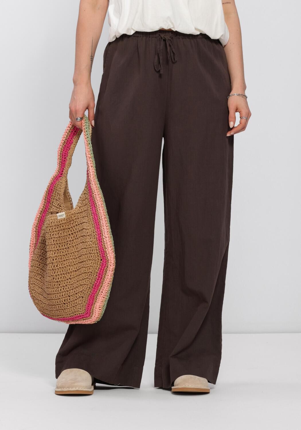 Braune NEO NOIR Hosen HEIFA LINEN PANTS - large