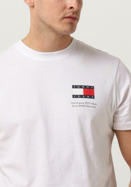 Weiße TOMMY JEANS T-shirt TJM SLIM ESSENTIAL FLAG TEE - large