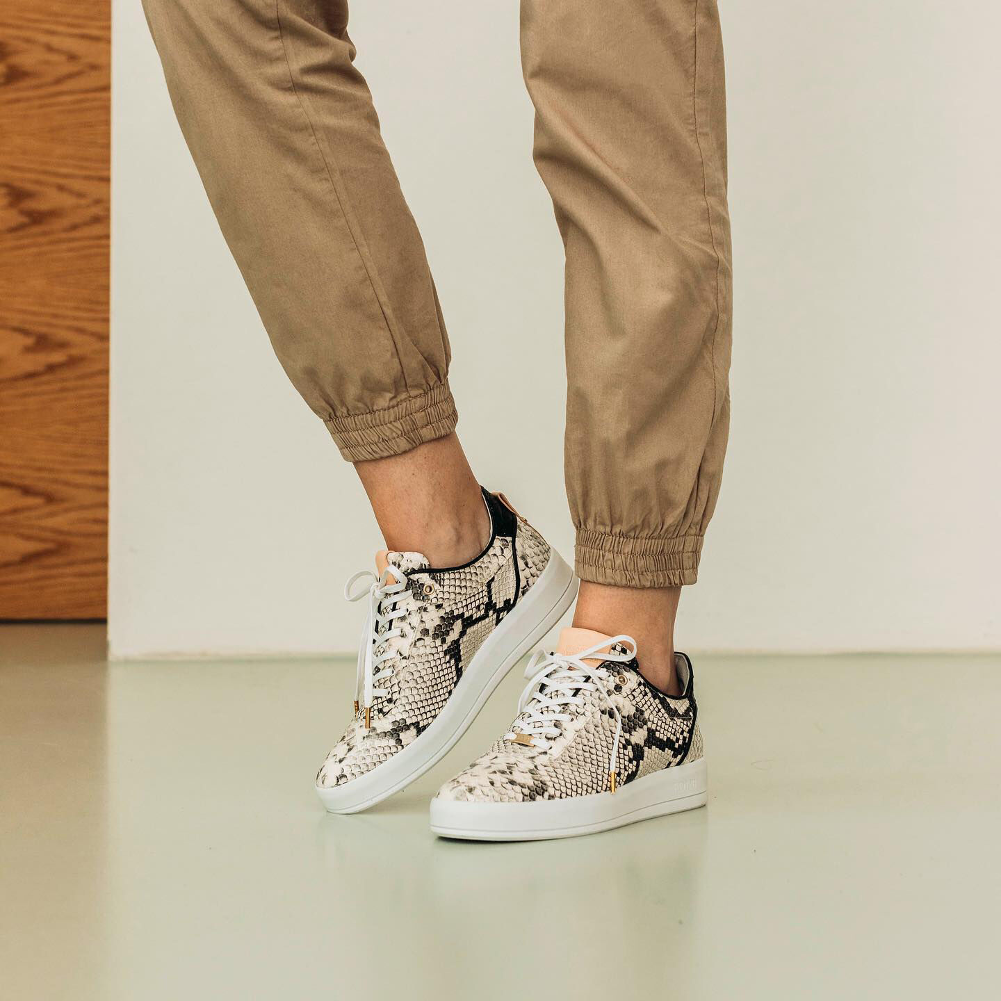 Beige FRED DE LA BRETONIERE Sneaker Low 101010130 - large