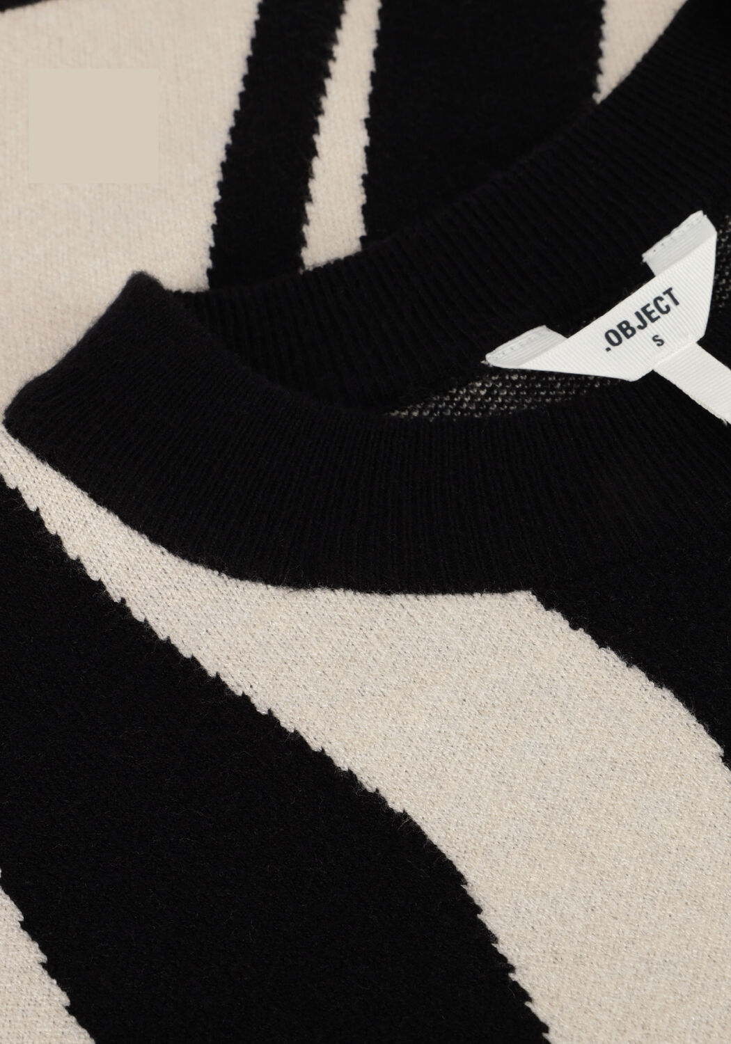 Schwarze OBJECT Pullover OBJRAY LO L/S KNIT PULLOVER AOP - large