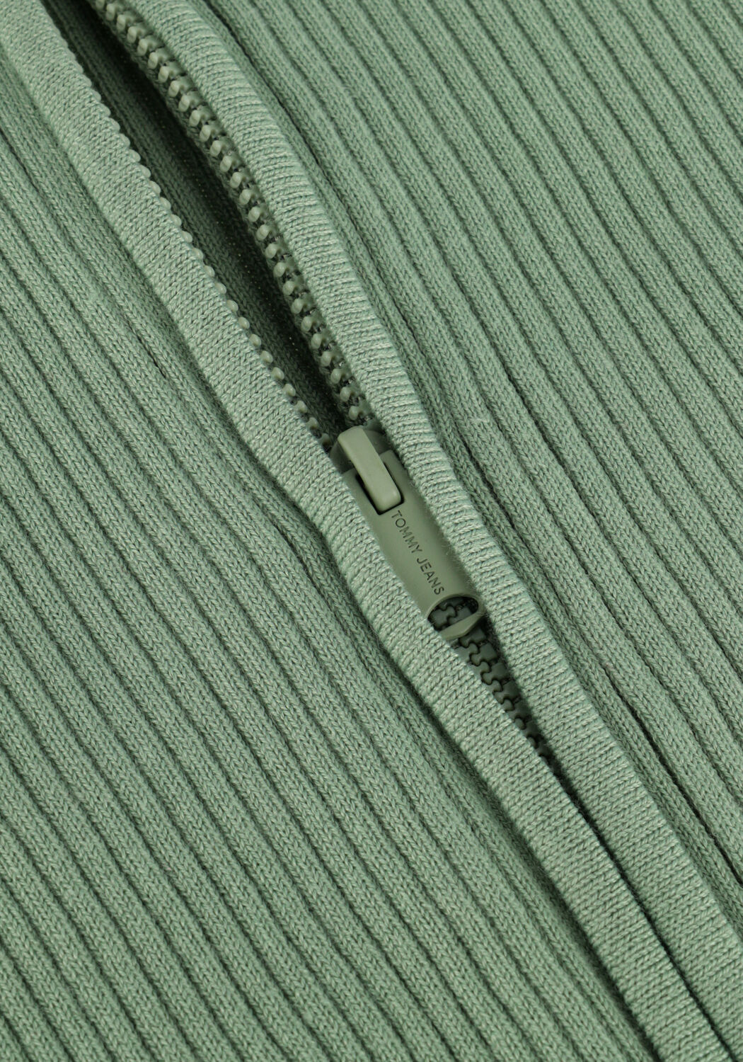 Gr&uuml;ne TOMMY JEANS Strickjacke TJW BADGE ZIP TRHU SWEATER - large