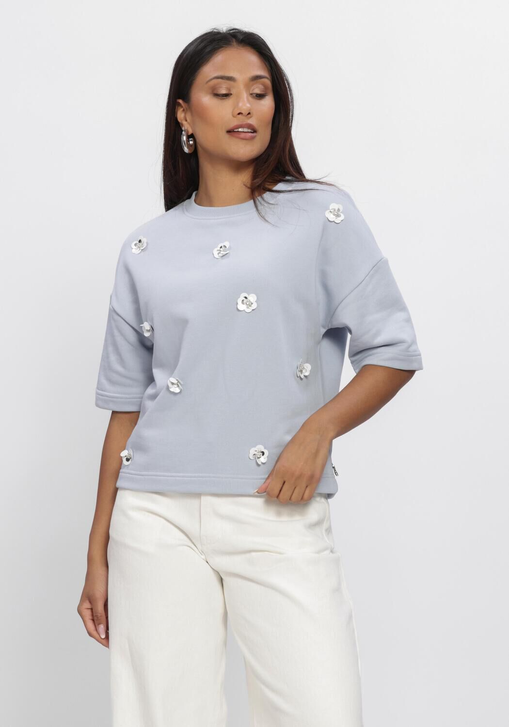 Blaue JANSEN AMSTERDAM Pullover & Cardigans NOA TRUI SW 170 SWEAT SHORT SLEEVE FLOWER SEQUINS - large