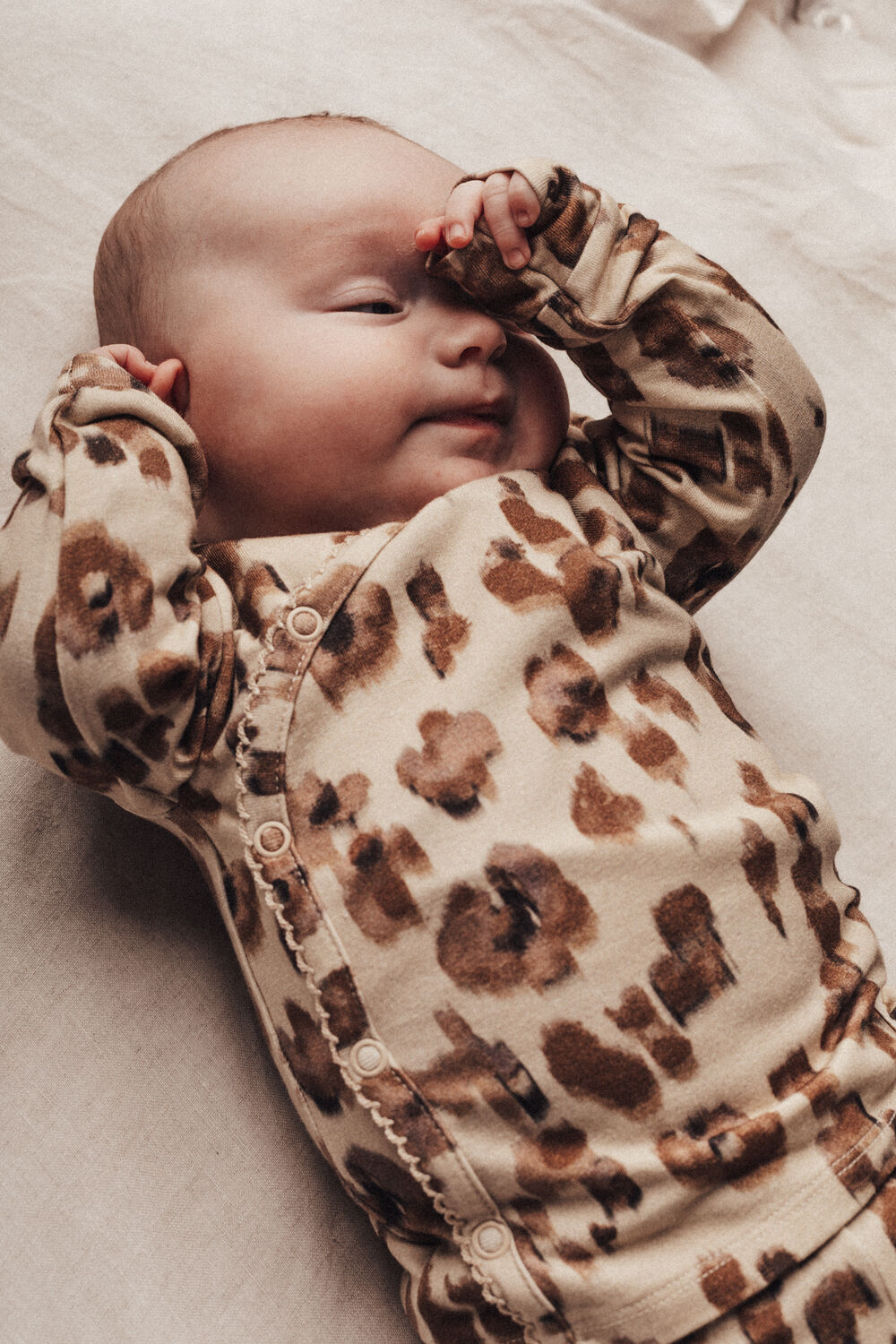 Braune BAJE STUDIO Kleider MYREN - large