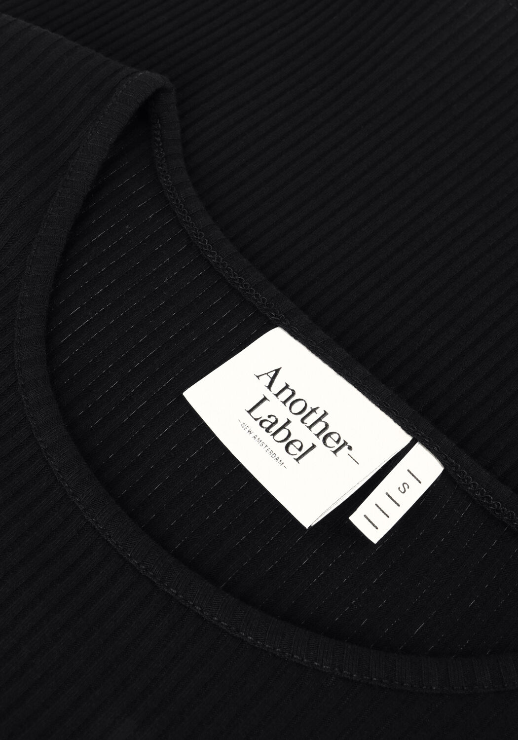 Schwarze ANOTHER LABEL Top ELYNE T-SHIRT S/S - large