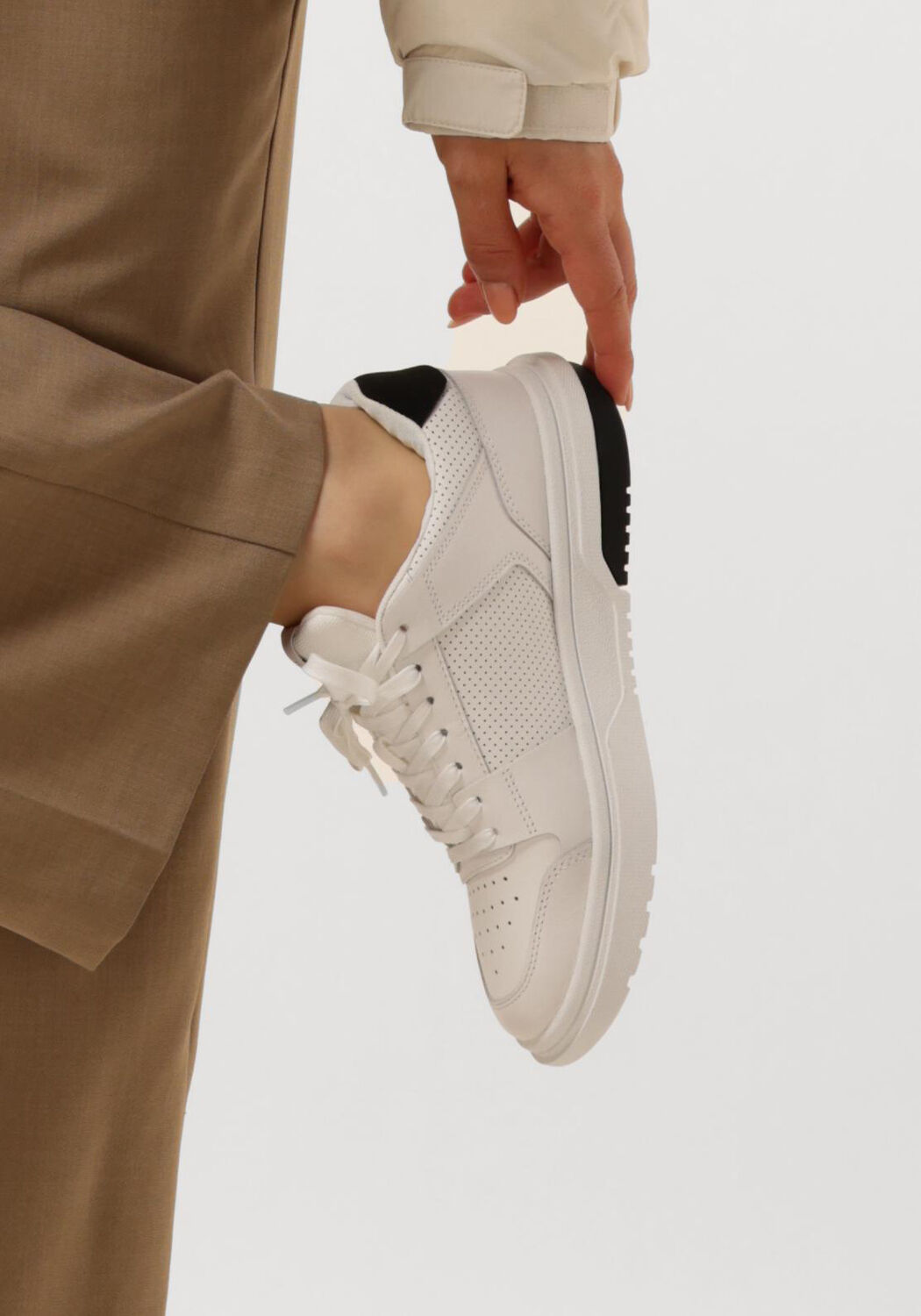 Schwarze TOMMY JEANS Sneaker Low THE BROOKLYN ELEVATED - large