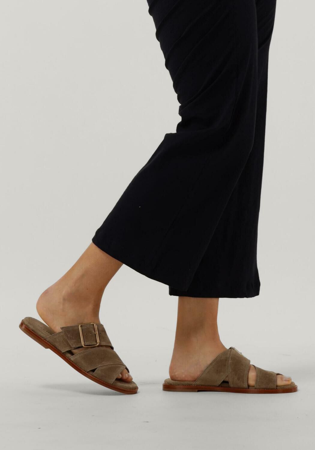 Braune ANONYMOUS COPENHAGEN Flache Sandalen ZARIA - large