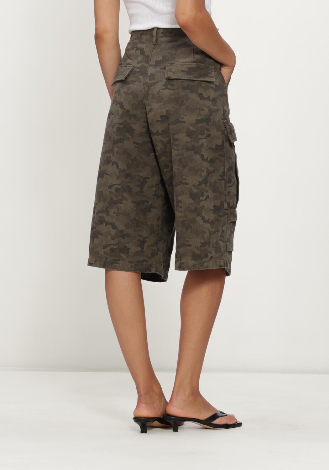 Khaki NEO NOIR Cargohosen ISLANA CAMOU SHORTS - large