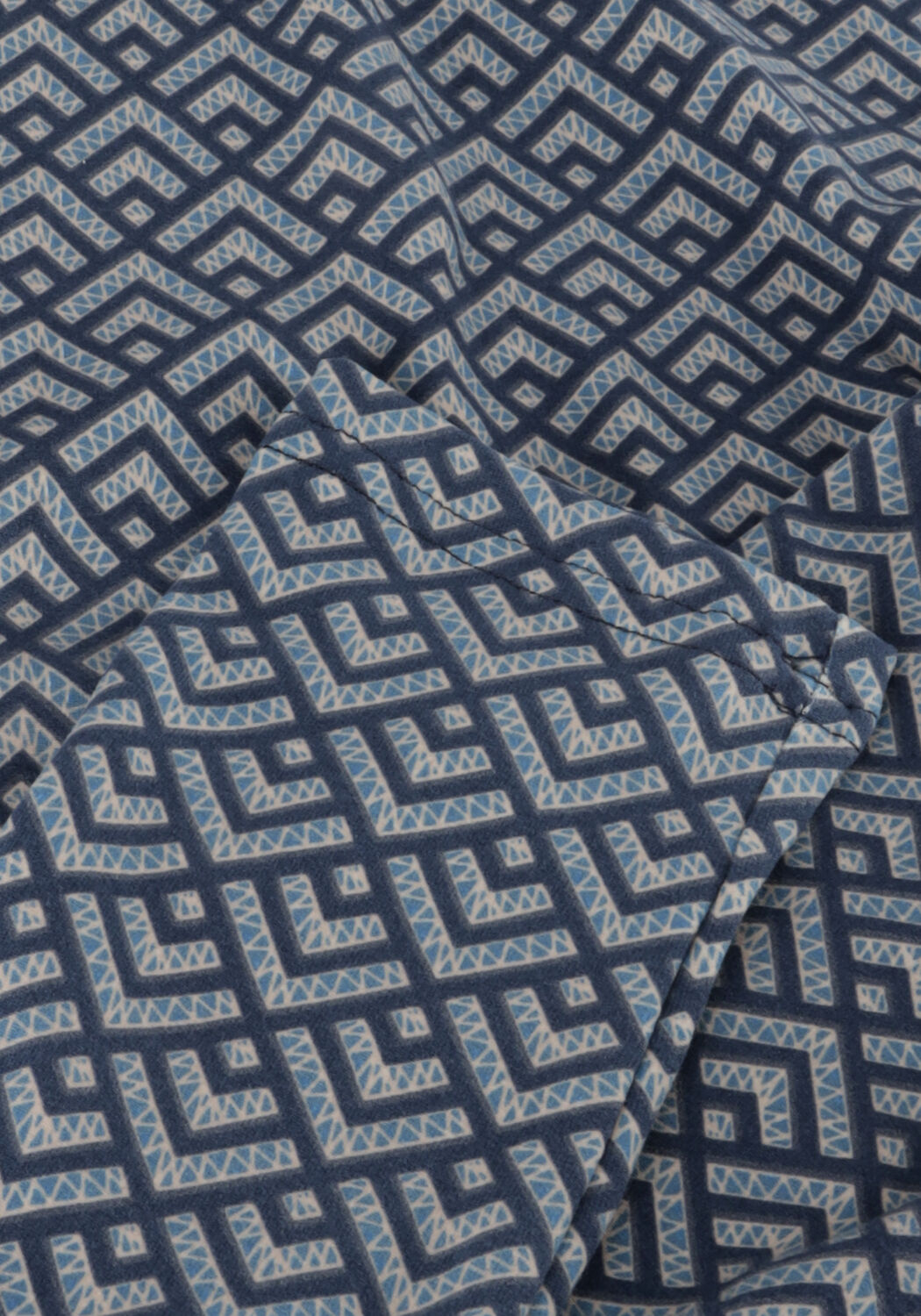 Blaue COLOURFUL REBEL Tops & T-shirts NEYO SMALL GEO PEACHED TURTLENECK TOP - large