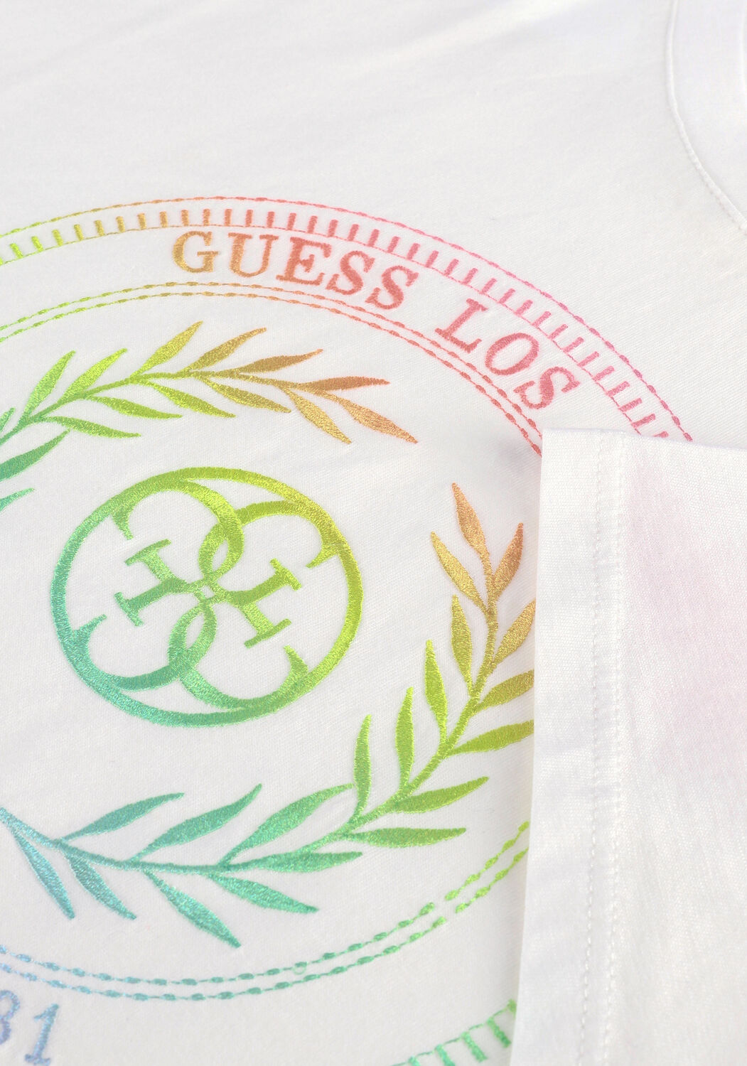 Wei&szlig;e GUESS T-shirt EMBLEM LOGO EASY FIT - large