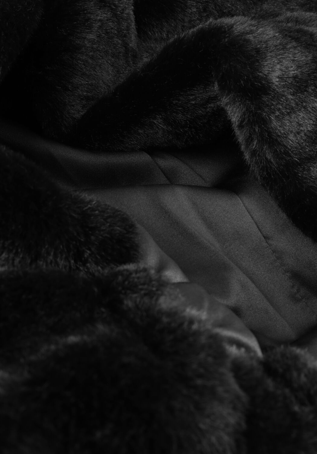 Schwarze GUESS Fake-Fur-Jack NEW SOPHY JACKET - large