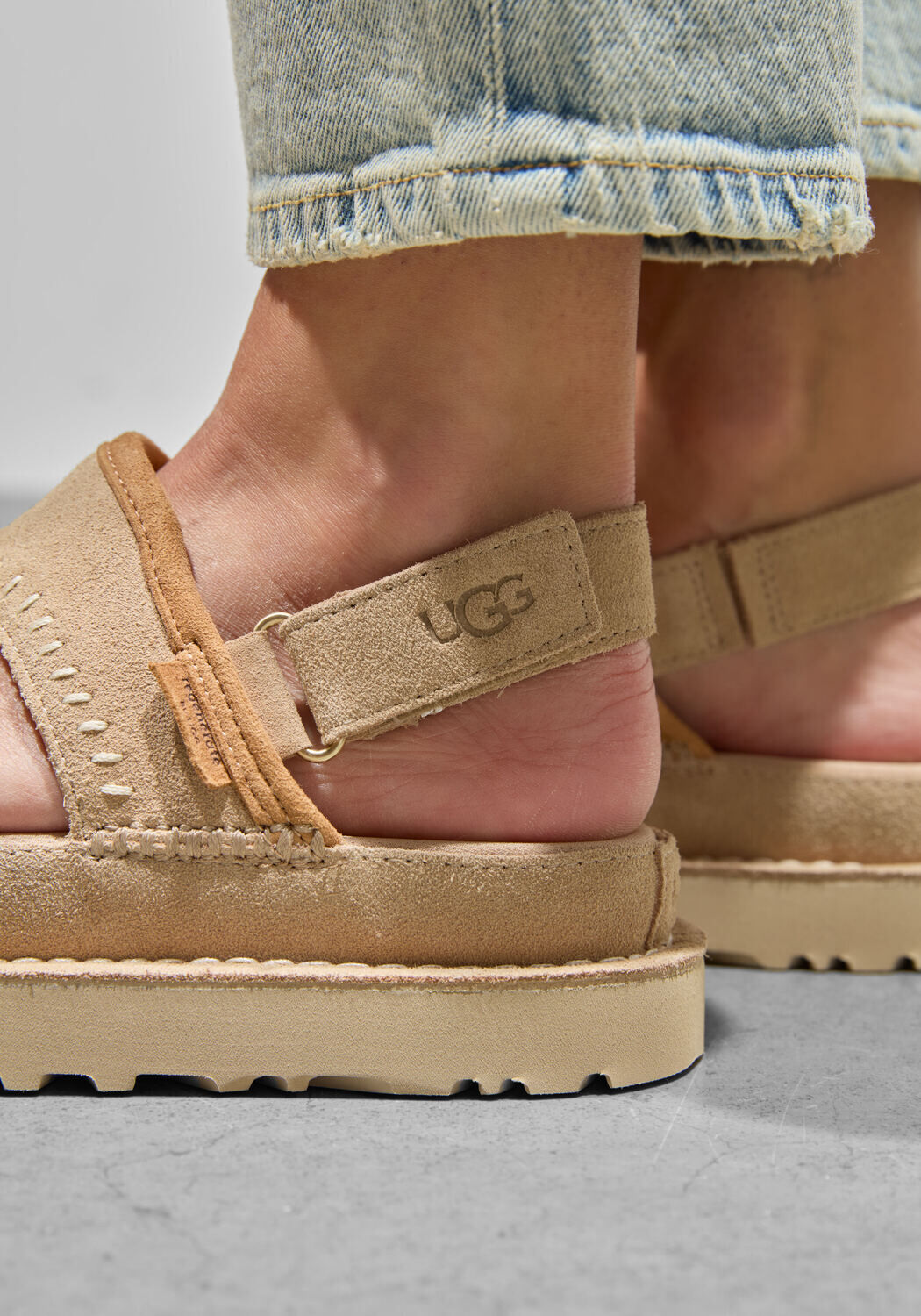 Beige UGG Flache Sandalen W GOLDENSTAR REGENERATE - large