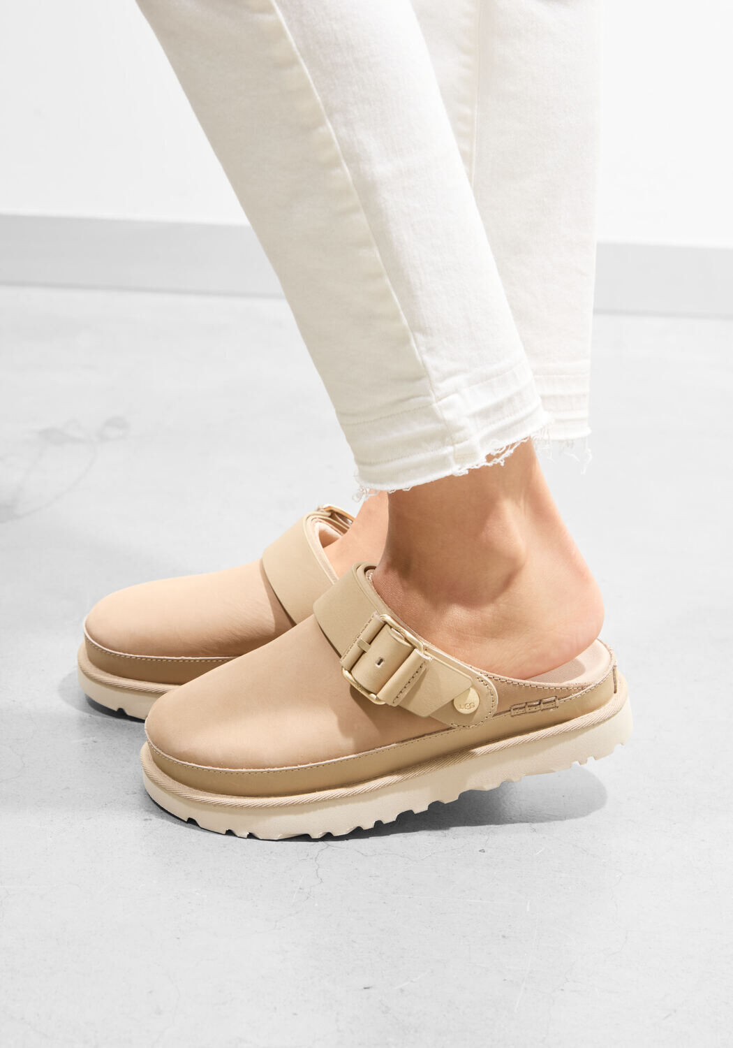 Camelfarbene UGG Pantolette W GOLDENSTAR VILLA CLOG - medium