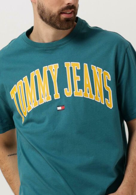 Grüne TOMMY JEANS T-shirt TJM REG POPCOLOR VARSITY TEE - large